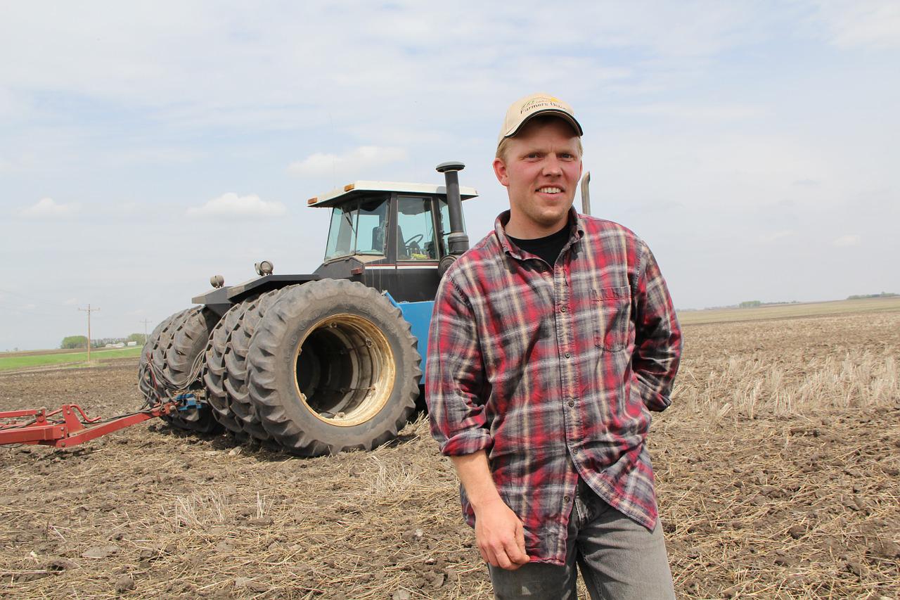 farmer, tractor, field-826912.jpg