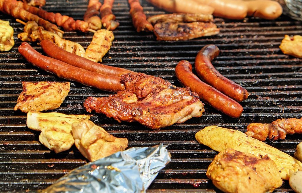 grilling, flesh, hot dog-1433013.jpg