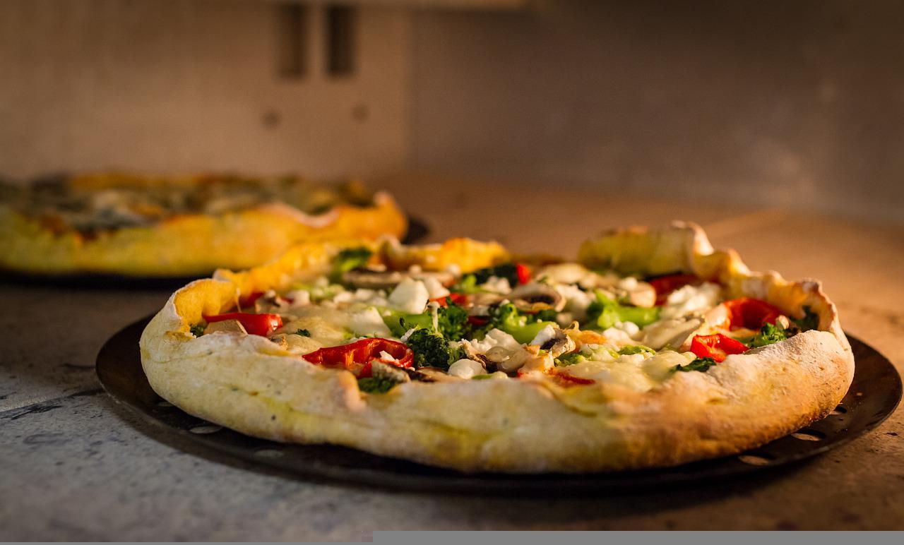 pizza, pizza oven, cook-6478478.jpg